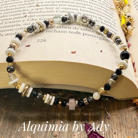 Alquimia Elegant Black beluga onyx and white agate pearl Gold Bracelet
